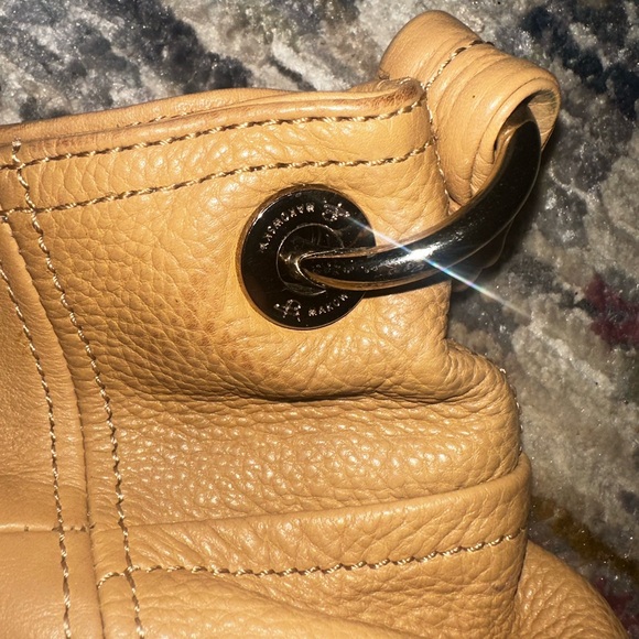 B Makowski Gold Yellow leather hobo bag - Picture 4 of 5